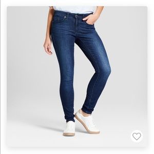Universal thread mid rise skinny jeans